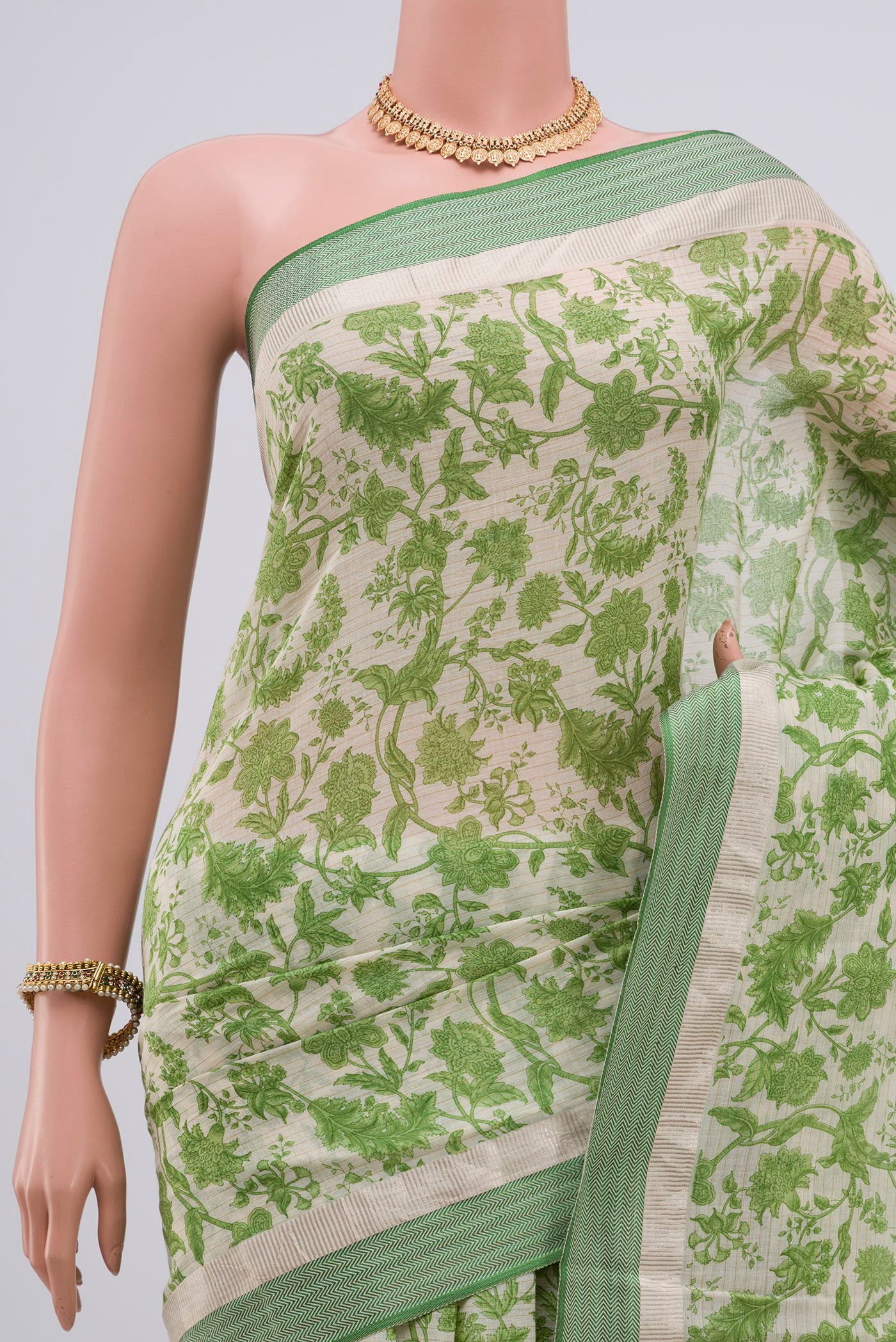 Border image of Off White Printed Cotton Saree with Printed design on the body and Thread Border. 