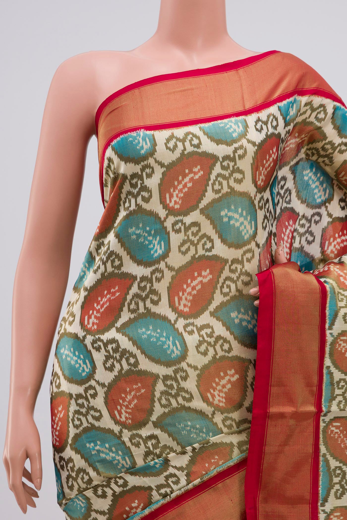 Border image of Off White Pochampally Silk Saree with Ikat Print on the body and Zari Border. 