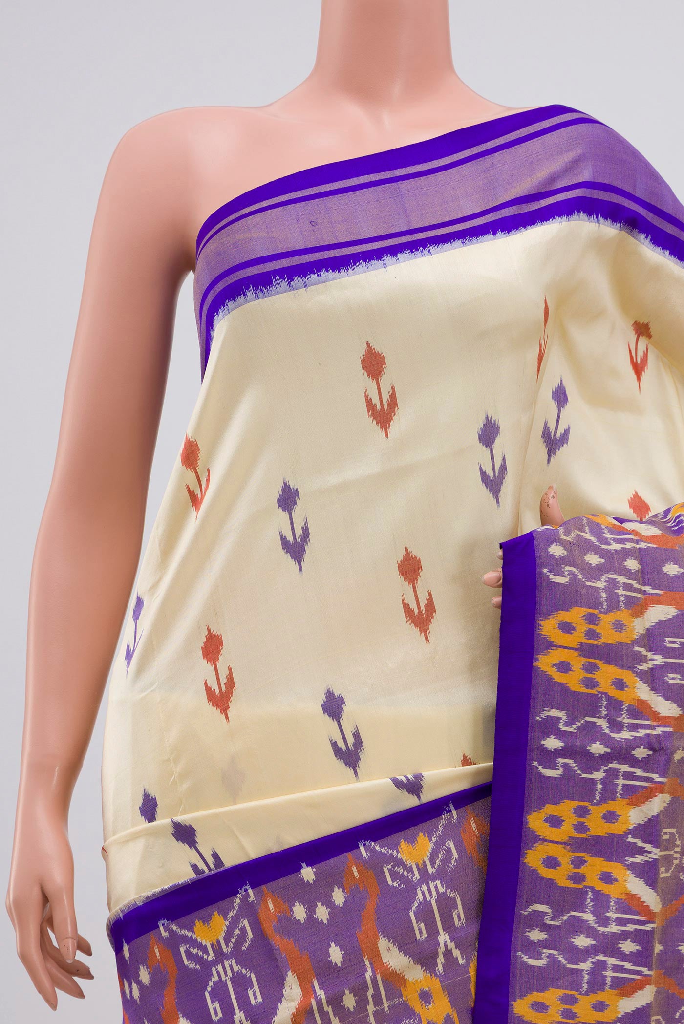 Border image of Cream Pochampally Silk Saree with Ikat Print on the body and Ikat Border. 