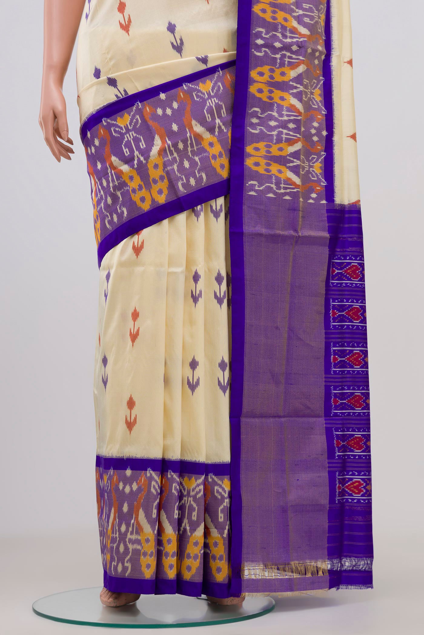 Pleats and pallu of Cream Pochampally Silk Saree with Ikat Print on the body and Ikat Border. 