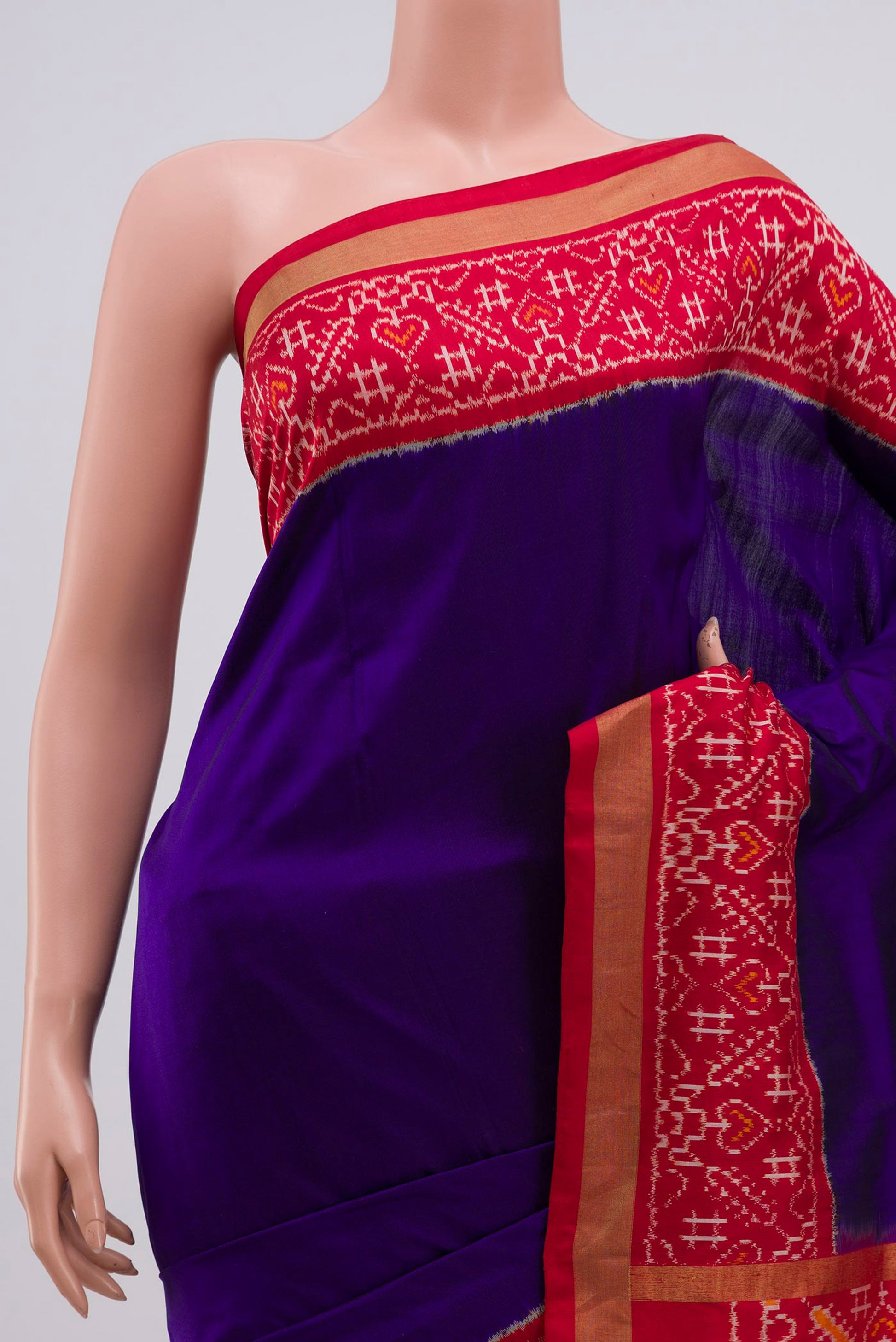 Border image of Blue Pochampally Silk Saree with Plain Body and Ikat Border. 