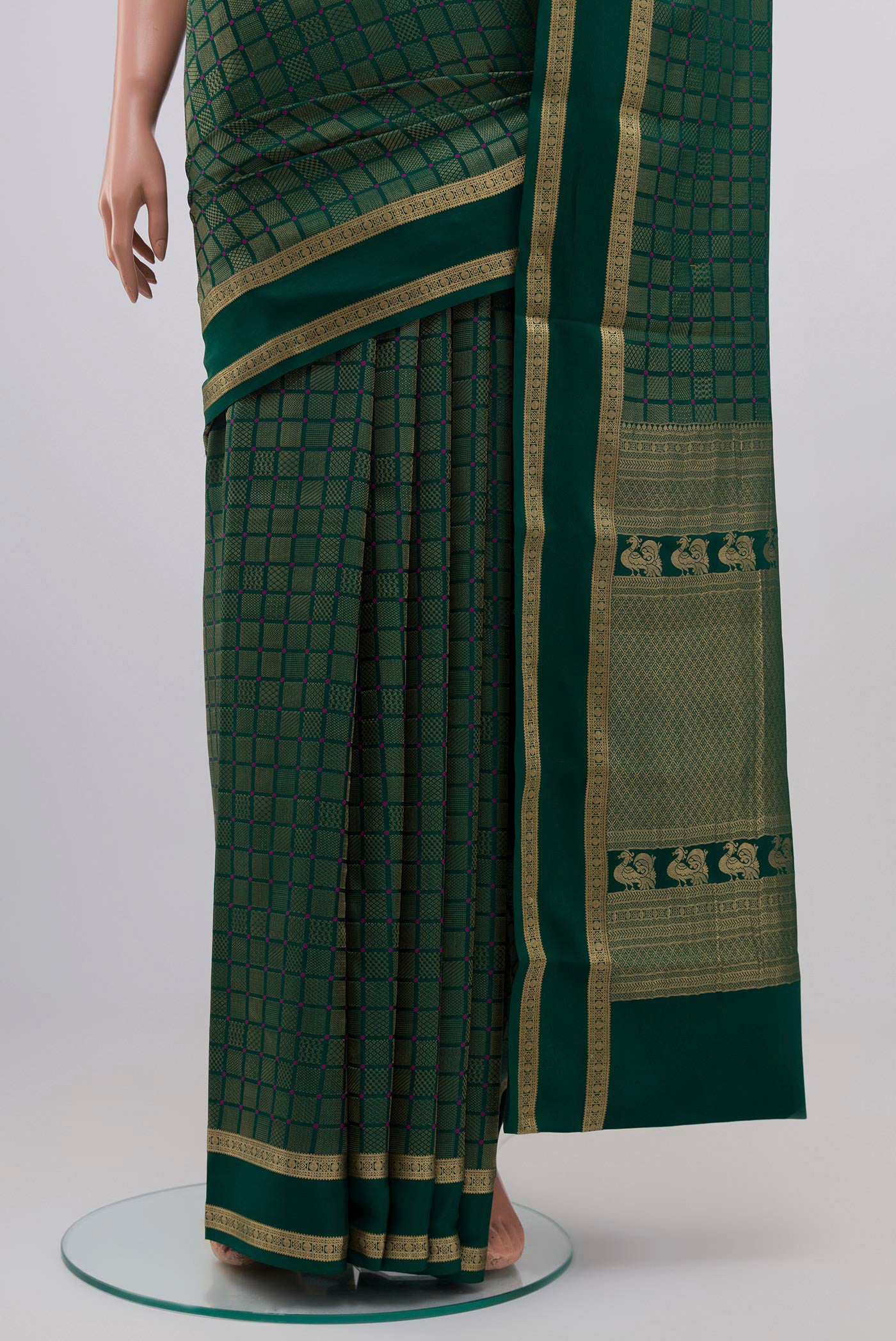 Pleats and pallu of Green Crepe Saree with Zari Brocade on the body and Zari Border. 