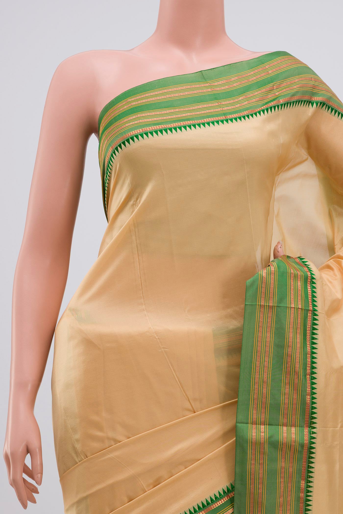 Border image of Sandal Narayanpet Silk Saree with Plain Body and Thin Zari Line. 