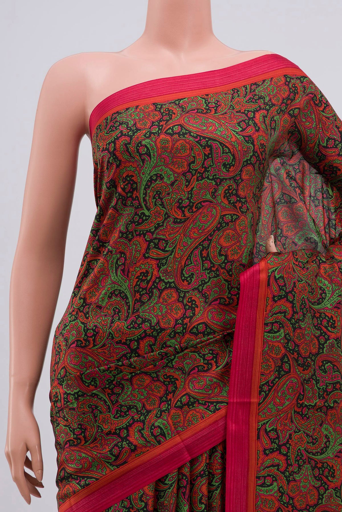 Border image of Black Printed Silk Saree with Printed design on the body and Plain Border. 