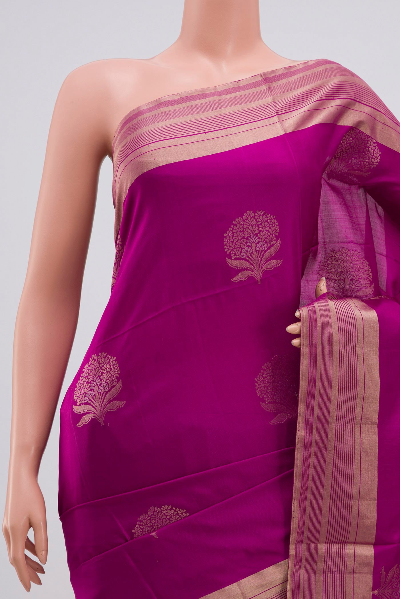 Border image of Magenta Soft Silk Saree with Zari Butta on the body and Zari Border. 