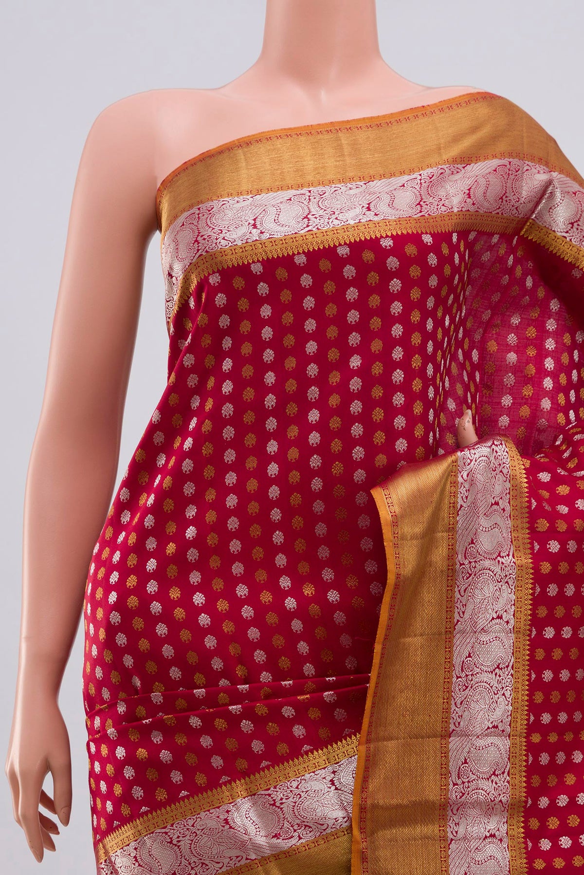 Border image of Maroon Kanchipuram Silk Saree with Zari Butta on the body and Zari Border. 