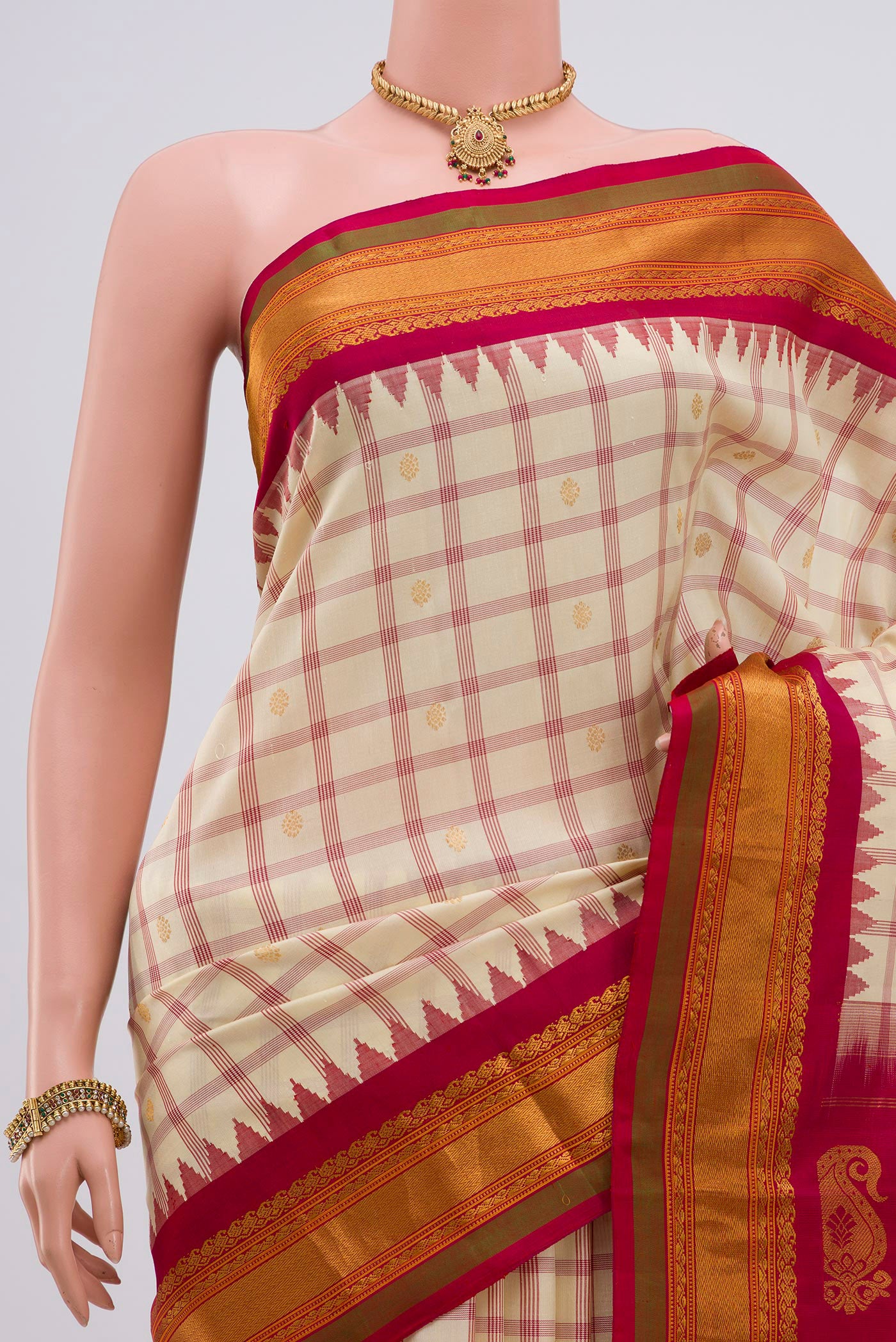 Border image of Cream Gadwal Silk Saree with Checked design on the body and Zari Border. 