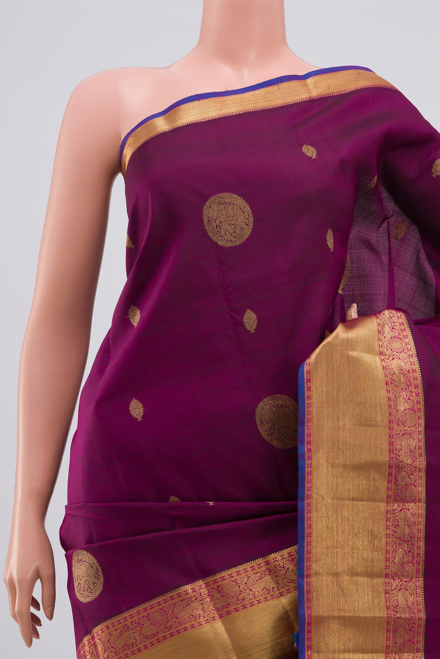 Border image of Pure Silk Pure Zari Purple Kanchipuram Saree with Zari Butta on the body and Zari Border. 
