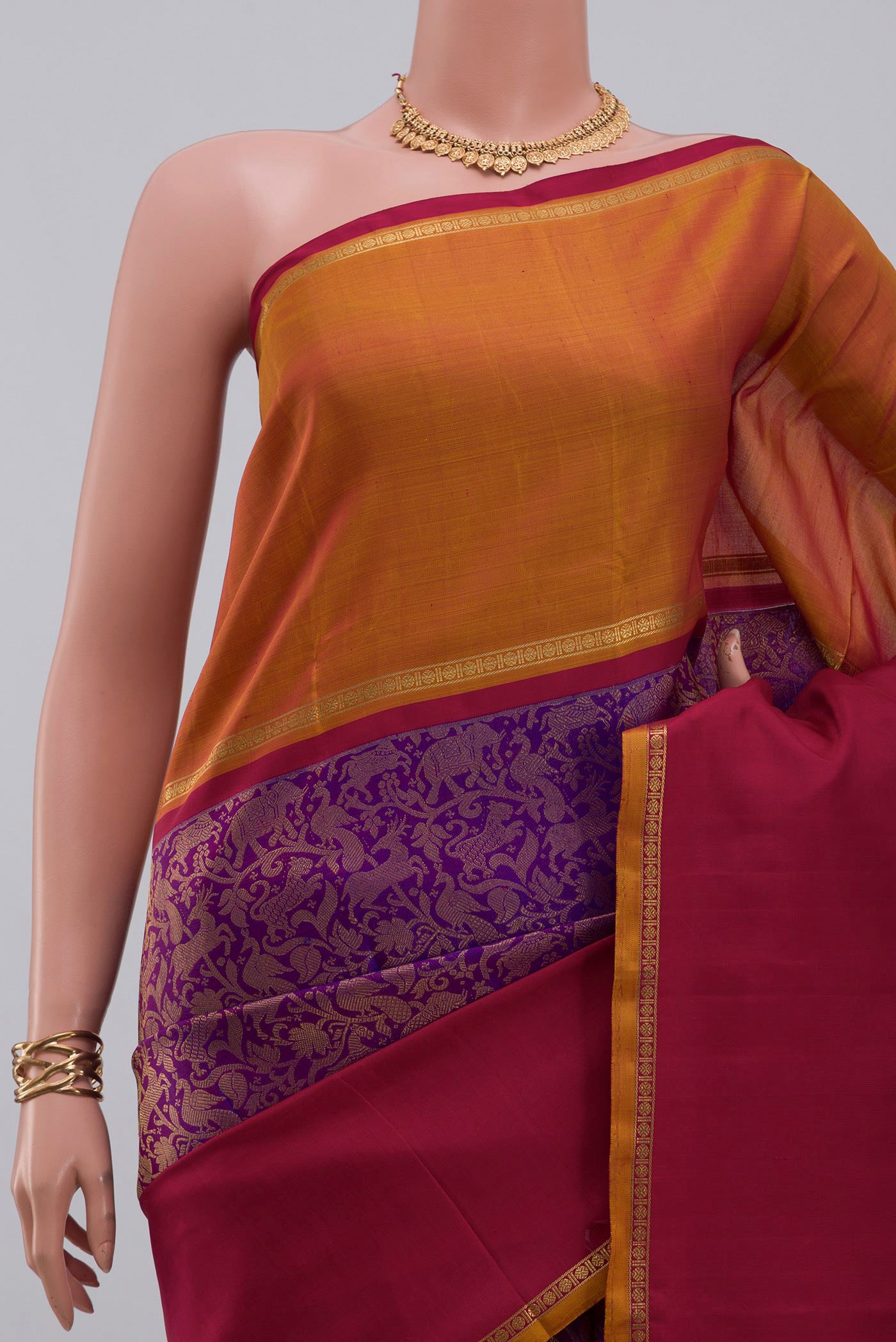 Border image of Pure Silk Pure Zari Purple Kanjivaram Saree with Zari Brocade on the body and Ganga Jamuna Border. 