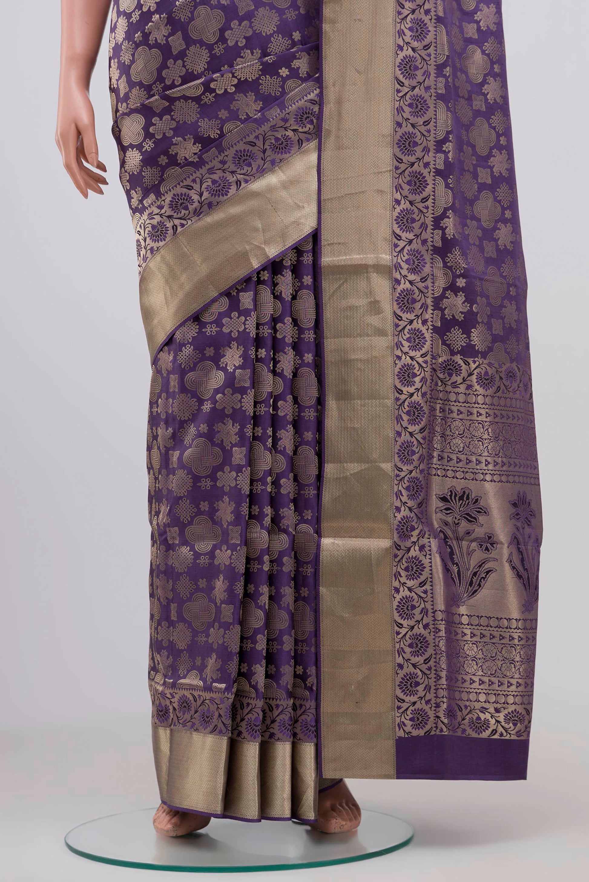 Pleats and pallu of Lavender Soft Silk Saree with Zari Brocade on the body and Zari Border. 
