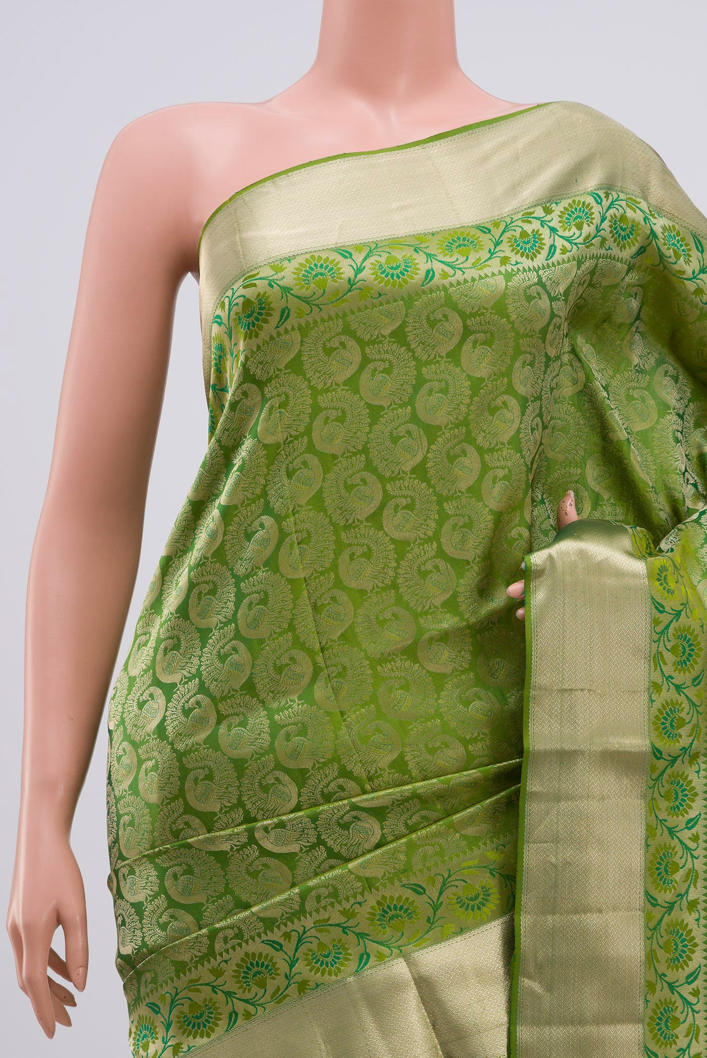 Border image of Green Soft Silk Saree with Zari Brocade on the body and Zari Border. 
