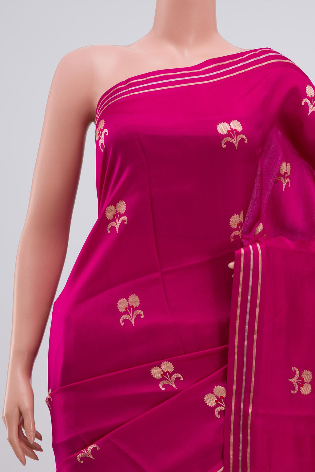 Border image of Pink Banarasi Katan Silk Saree with Zari Butta on the body and Thin Zari Line. 