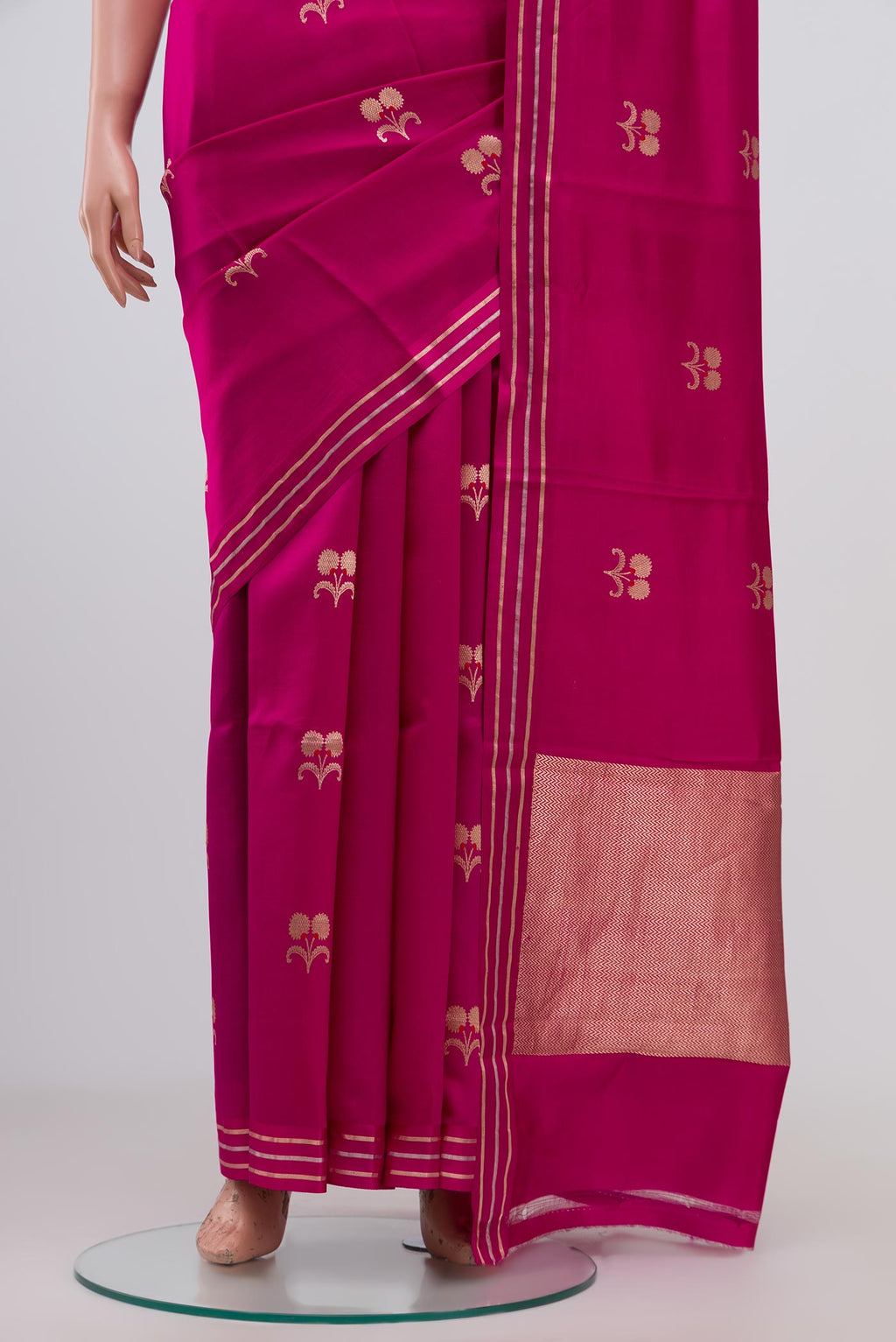 Pleats and pallu of Pink Banarasi Katan Silk Saree with Zari Butta on the body and Thin Zari Line. 