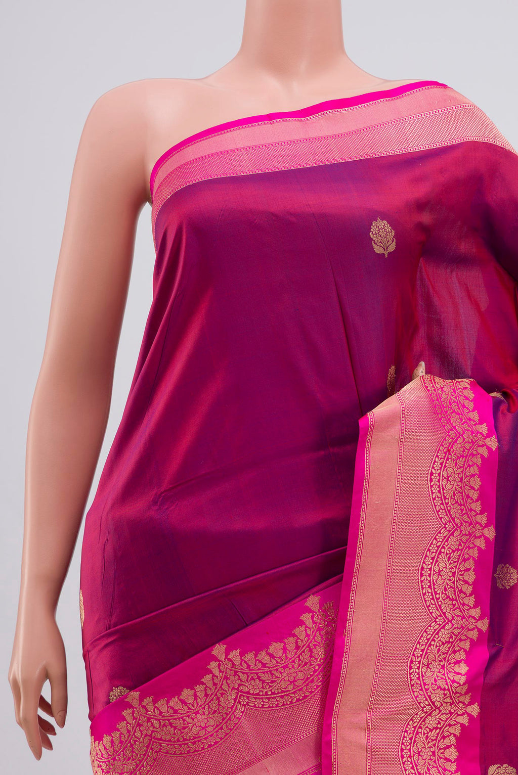 Border image of Maroon Banarasi Katan Silk Saree with Zari Butta on the body and Zari Border. 