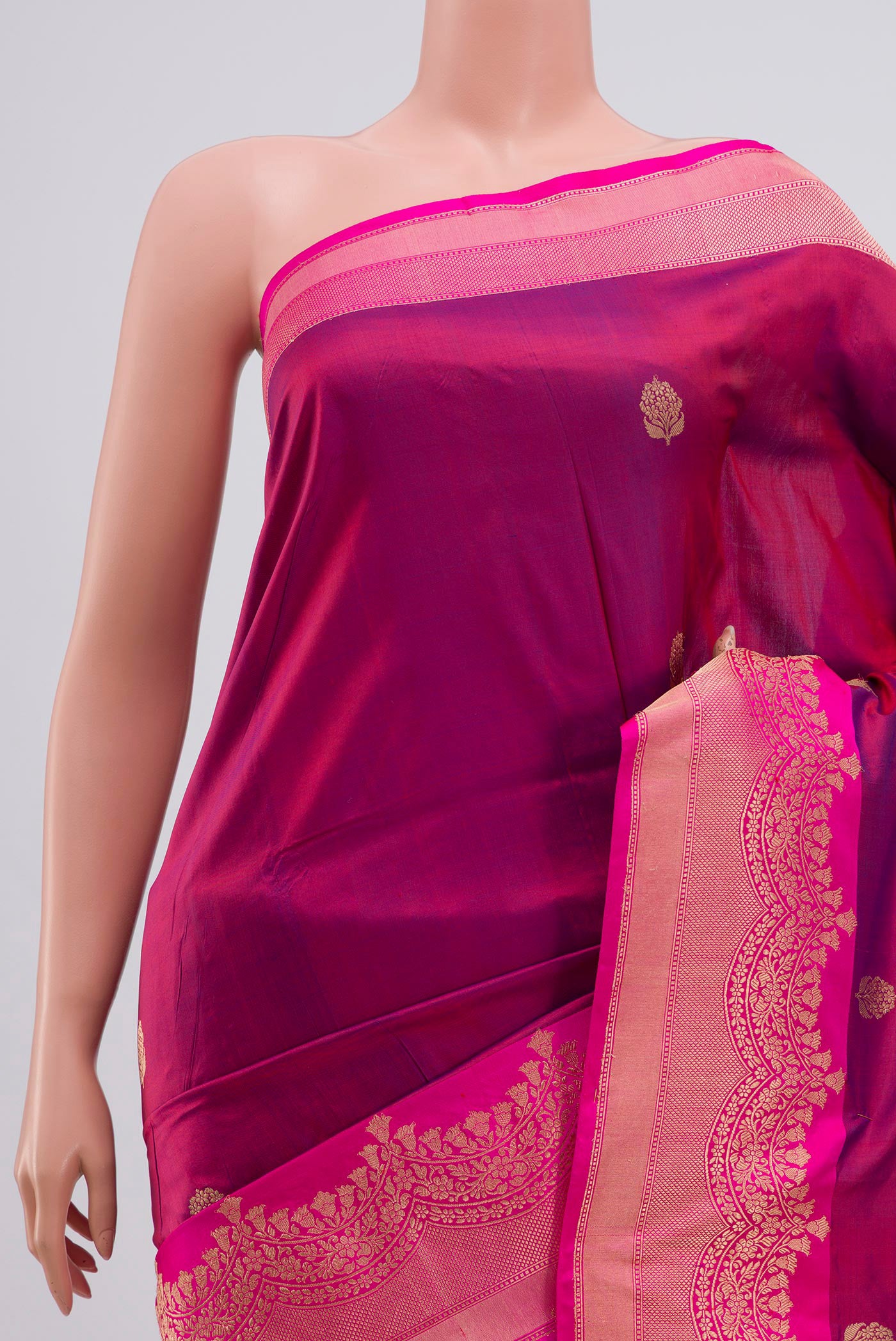 Border image of Maroon Banarasi Katan Silk Saree with Zari Butta on the body and Zari Border. 