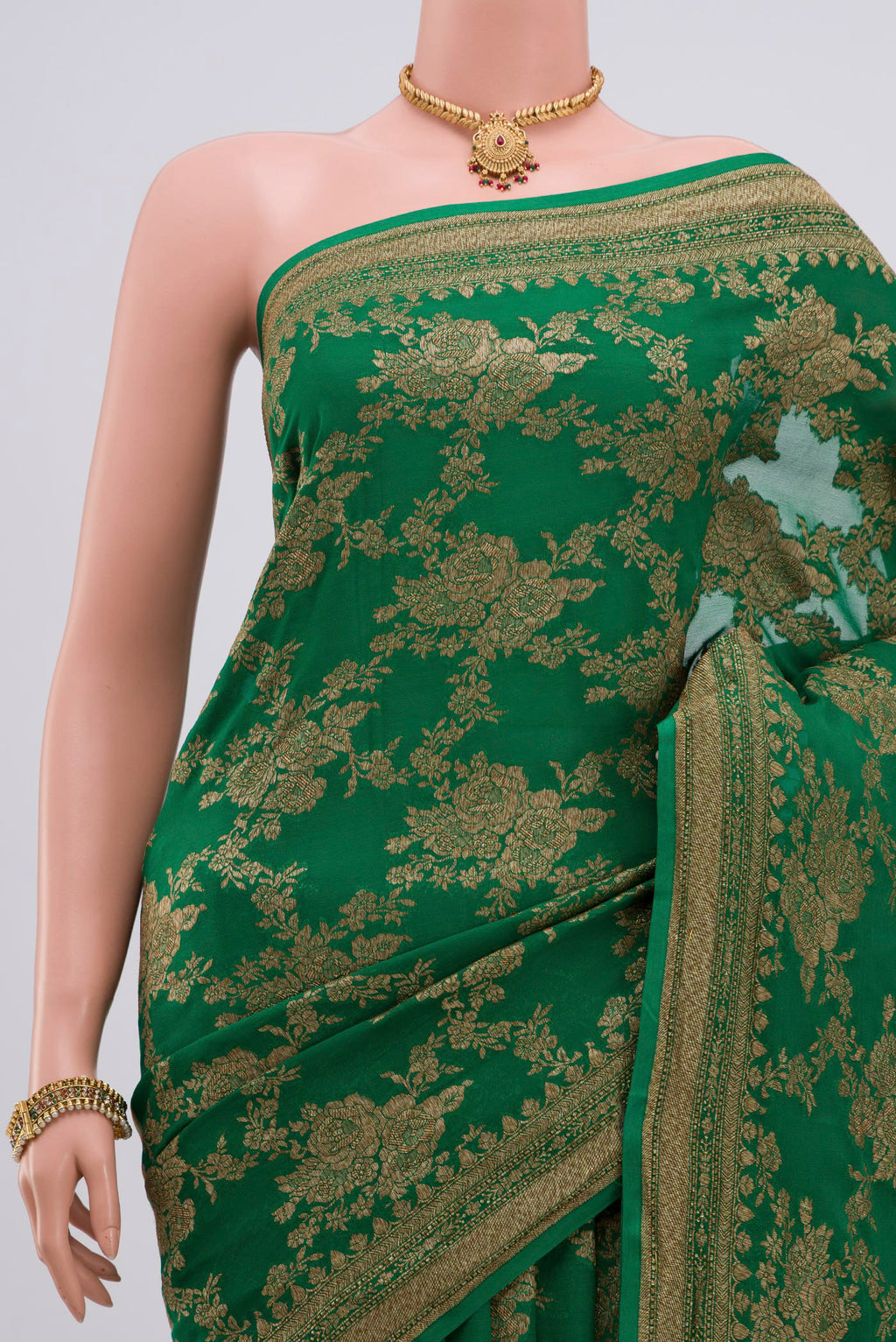 Border image of Green Georgette Saree with Fancy on the body and Zari Border. 