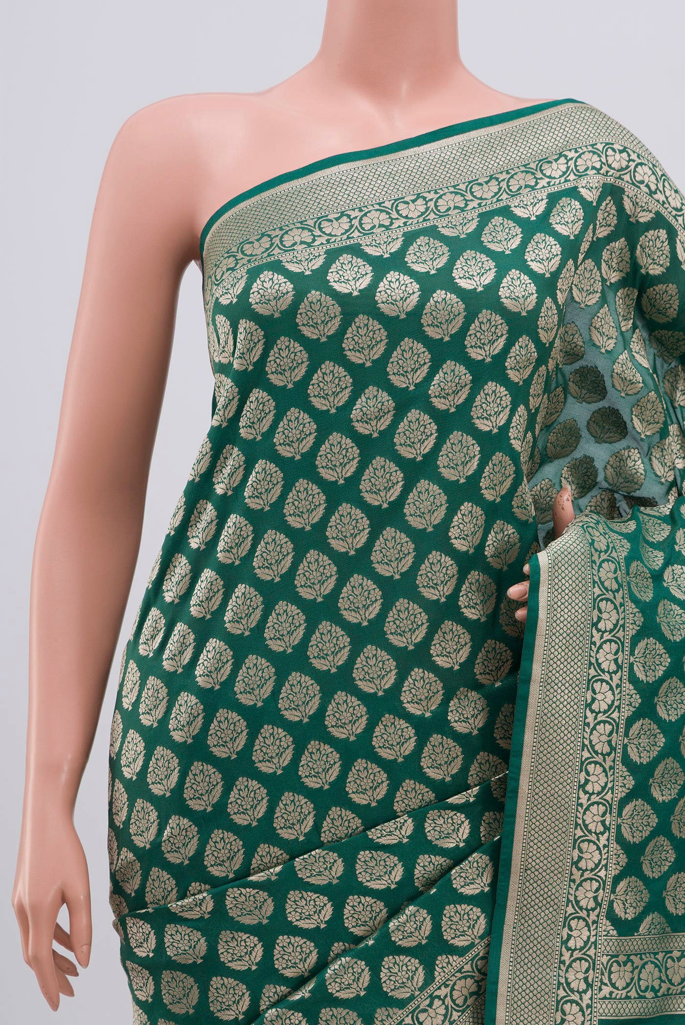 Border image of Green Banarasi Silk Saree with Zari Brocade on the body and Zari Border. 