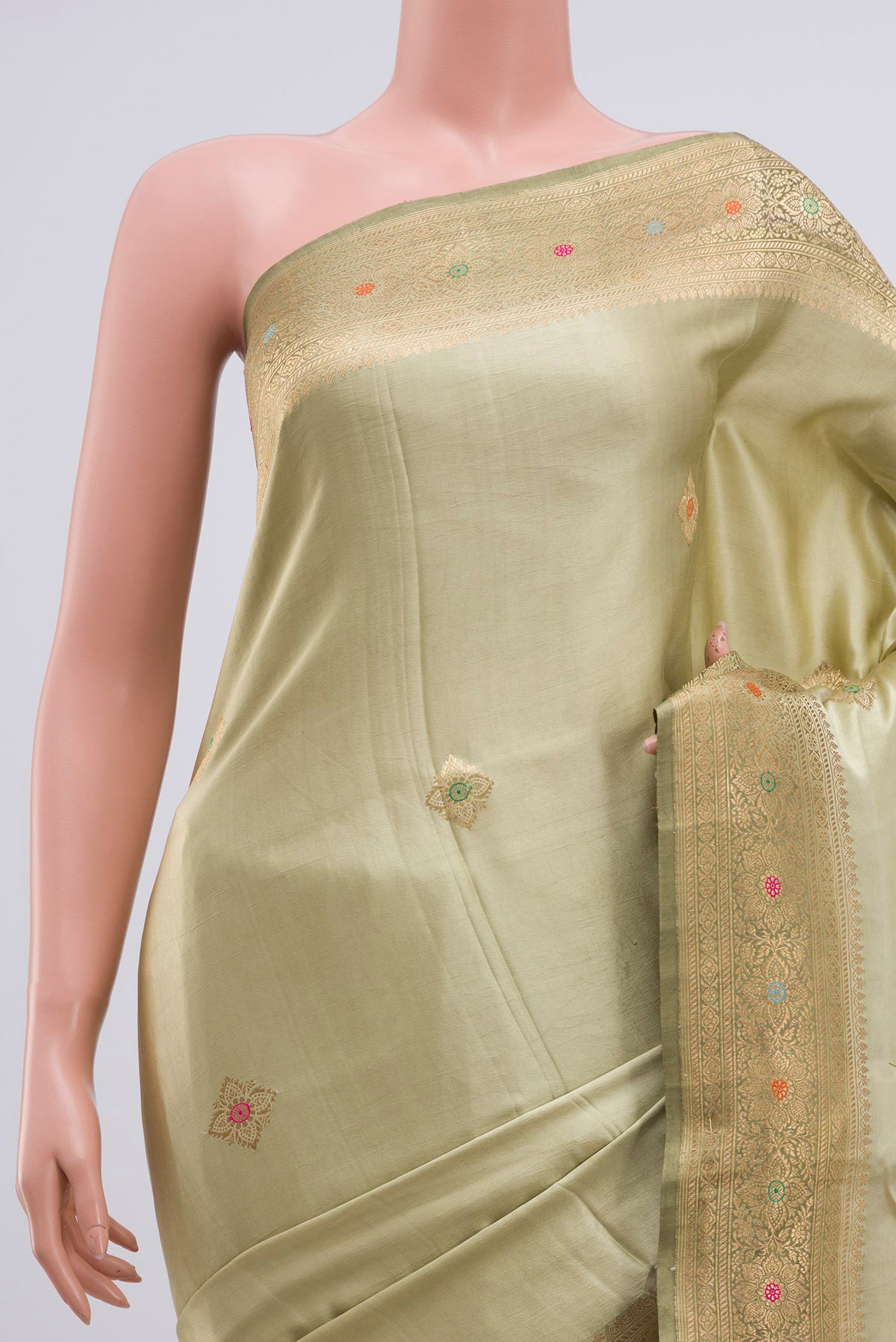 Border image of Pista Green Banarasi Silk Saree with Zari Butta on the body and Zari Border. 