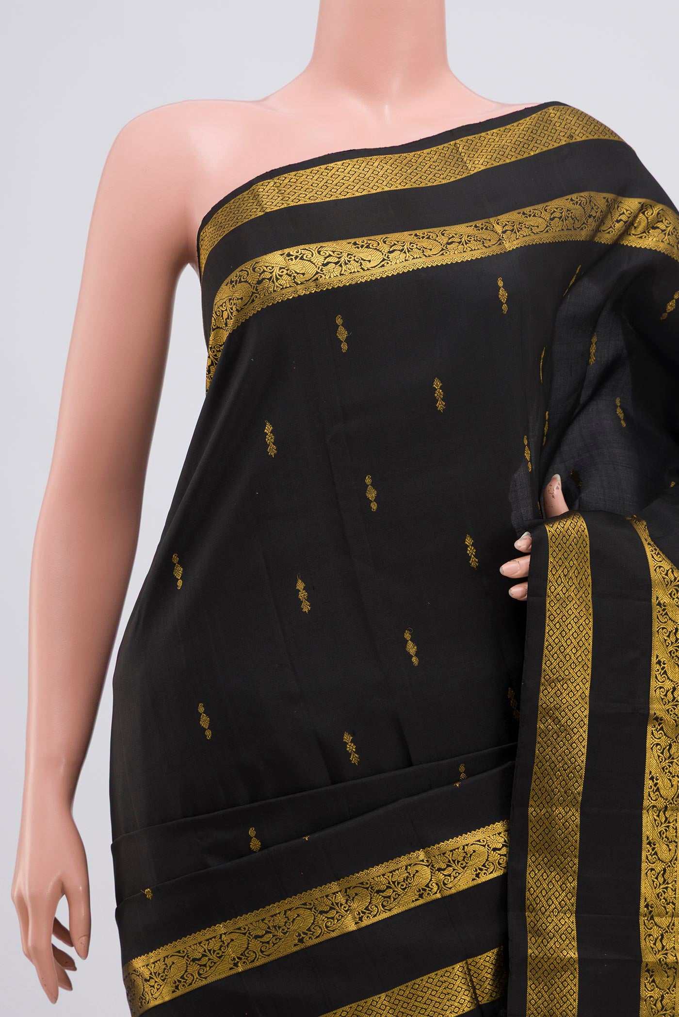 Border image of Black Kanchipuram Saree with Zari Butta on the body and Zari Border. 