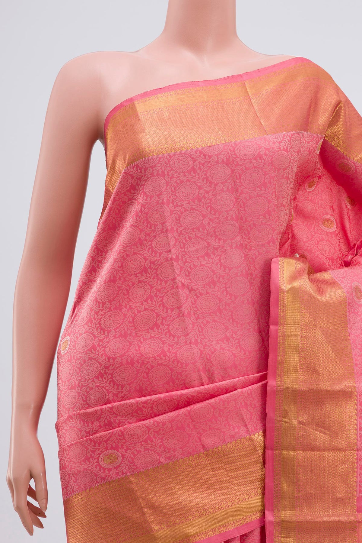 Border image of Peach Kanjivaram Silk Saree with Jacquard With Zari Butta on the body and Zari Border. 