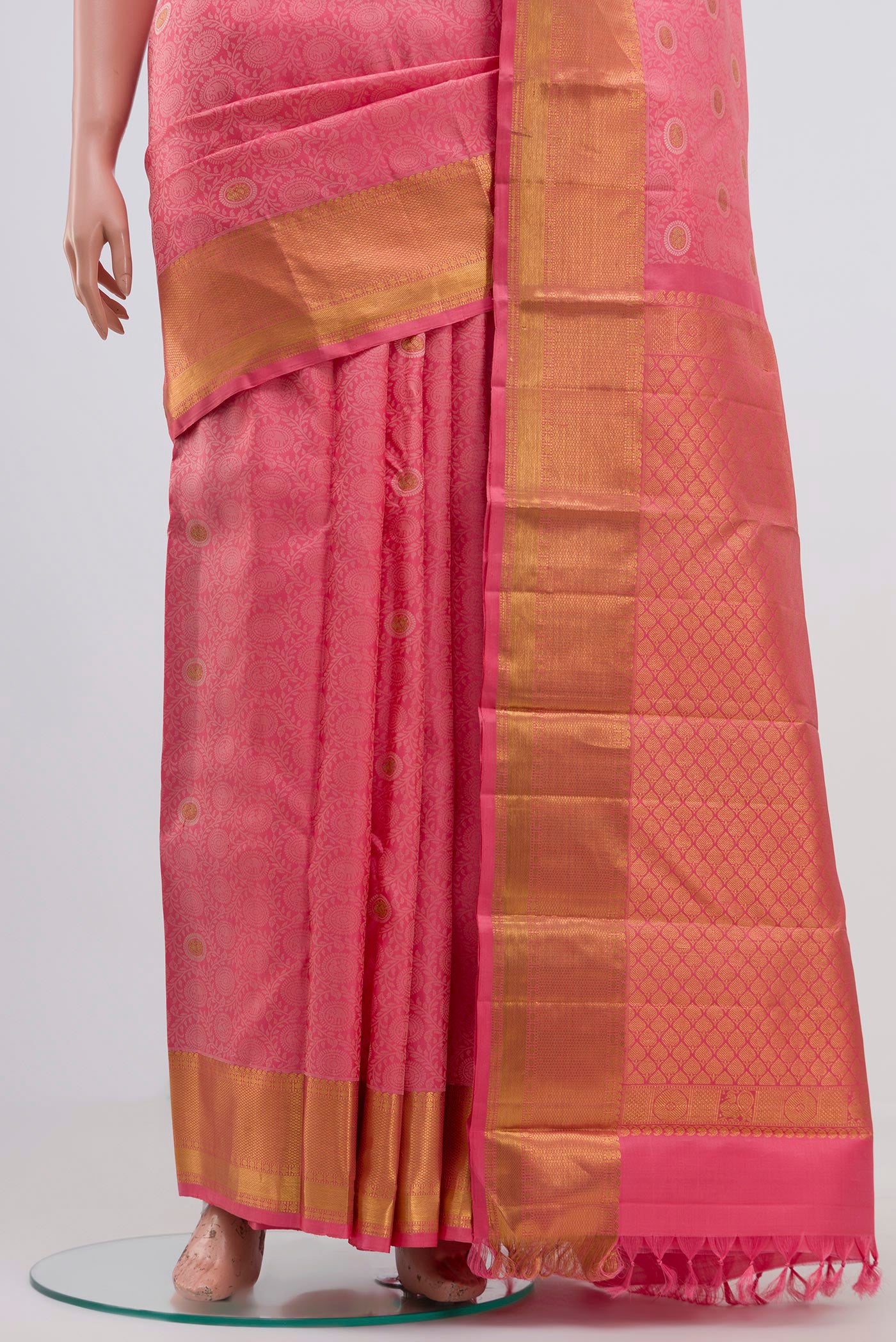 Pleats and pallu of Peach Kanjivaram Silk Saree with Jacquard With Zari Butta on the body and Zari Border. 