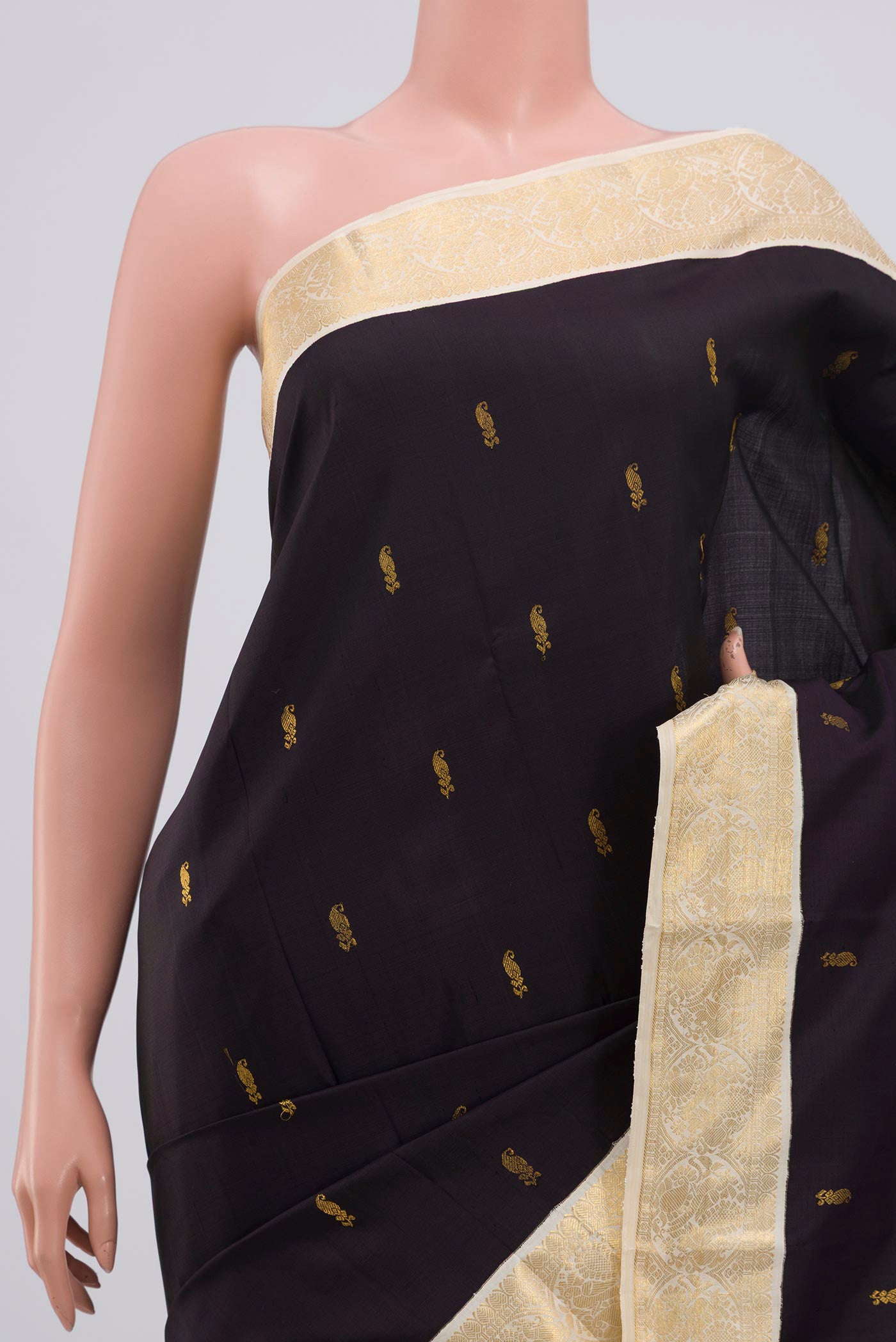 Border image of Black Kanjivaram Saree with Zari Butta on the body and Zari Border. 