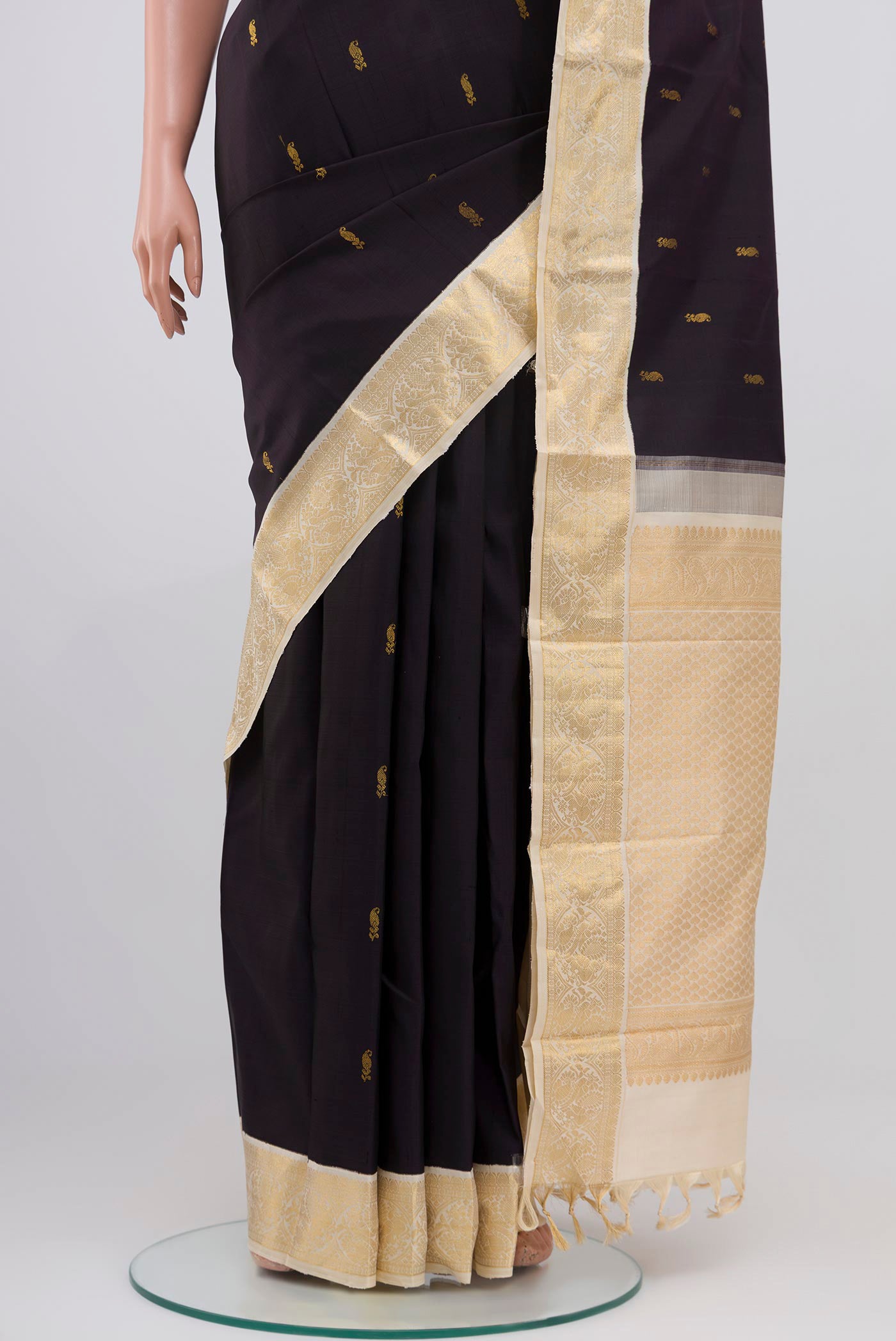 Pleats and pallu of Black Kanjivaram Saree with Zari Butta on the body and Zari Border. 