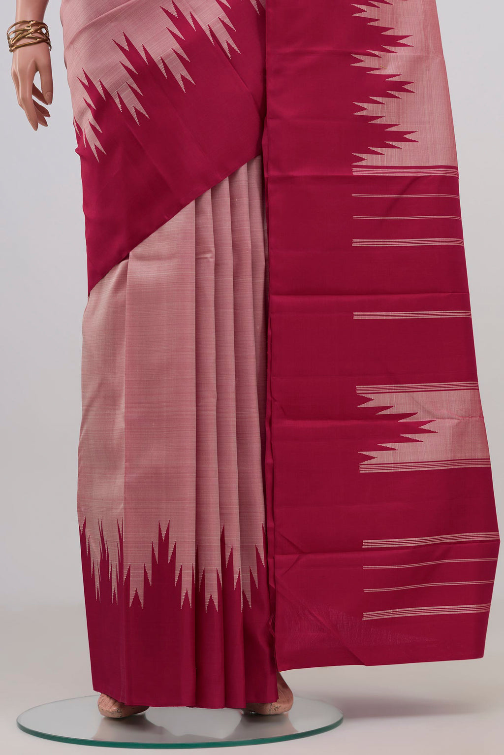 Pleats and pallu of Rose Gold Kanchipuram Silk Saree with Plain Body and Temple Border. 