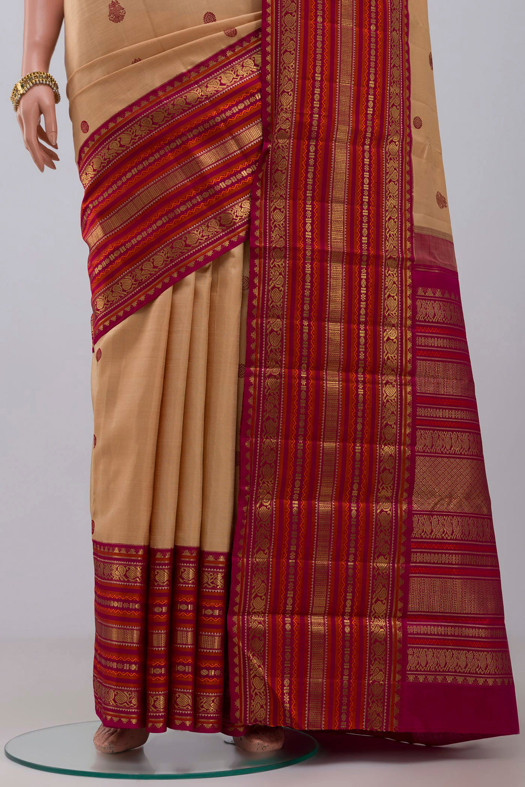 Pleats and pallu of Pure Silk Pure Zari Cream Kanjivaram Saree with Thread Butta on the body and Zari Border. 