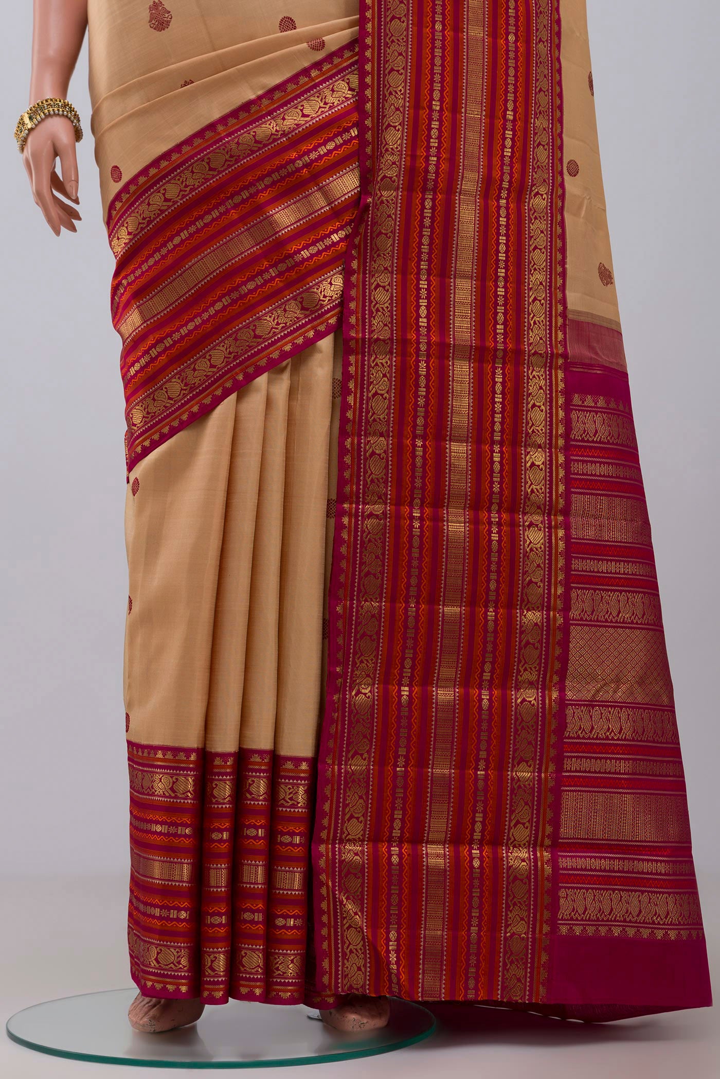 Pleats and pallu of Pure Silk Pure Zari Cream Kanjivaram Saree with Thread Butta on the body and Zari Border. 