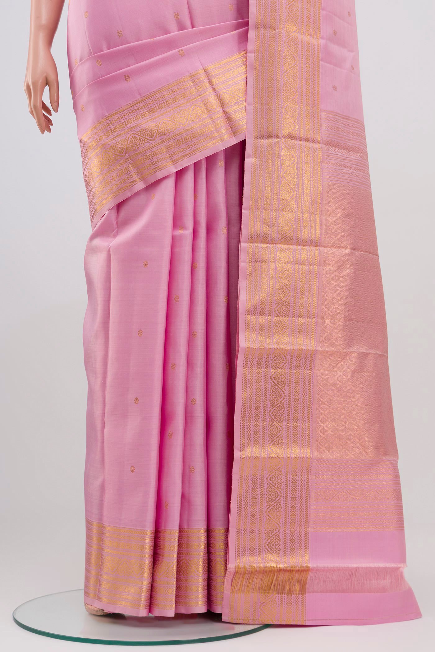 Pleats and pallu of Pink Kanjivaram Saree with Zari Butta on the body and Zari Border. 
