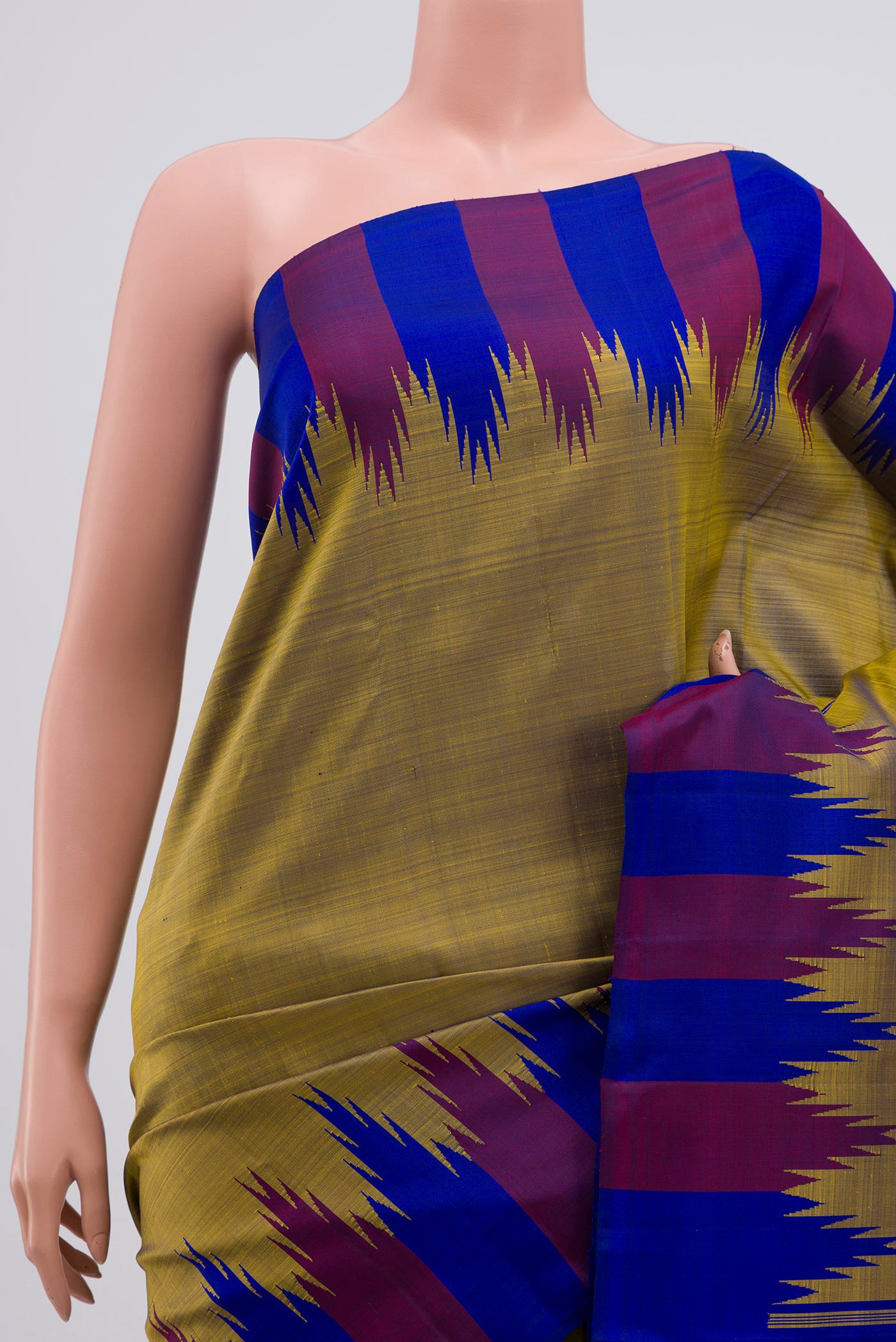 Border image of Green Dual Tone Kanchipuram Silk Saree with Plain Body and Temple Border. 