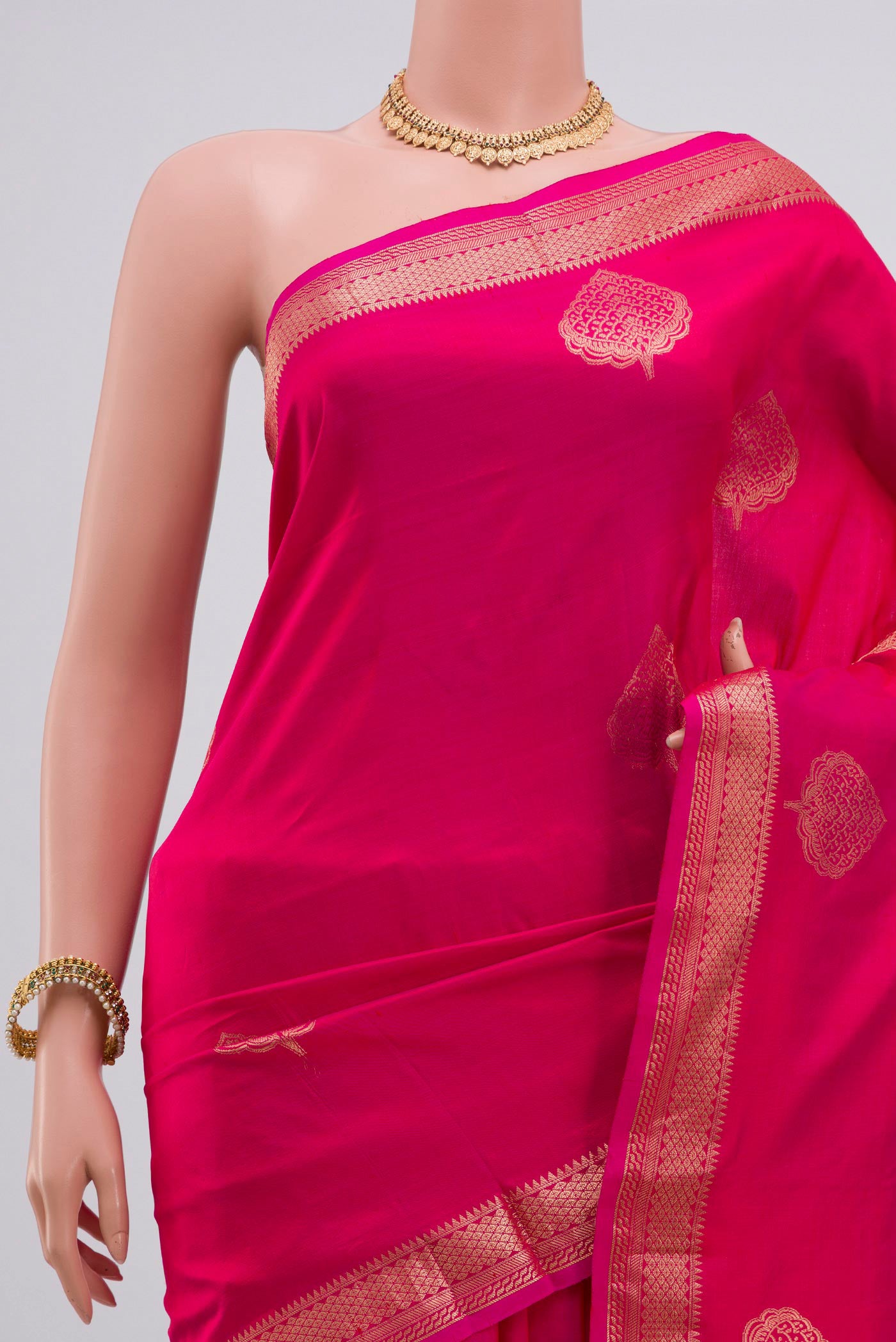 Border image of Pink Banarasi Katan Silk Saree with Zari Butta on the body and Zari Border. 