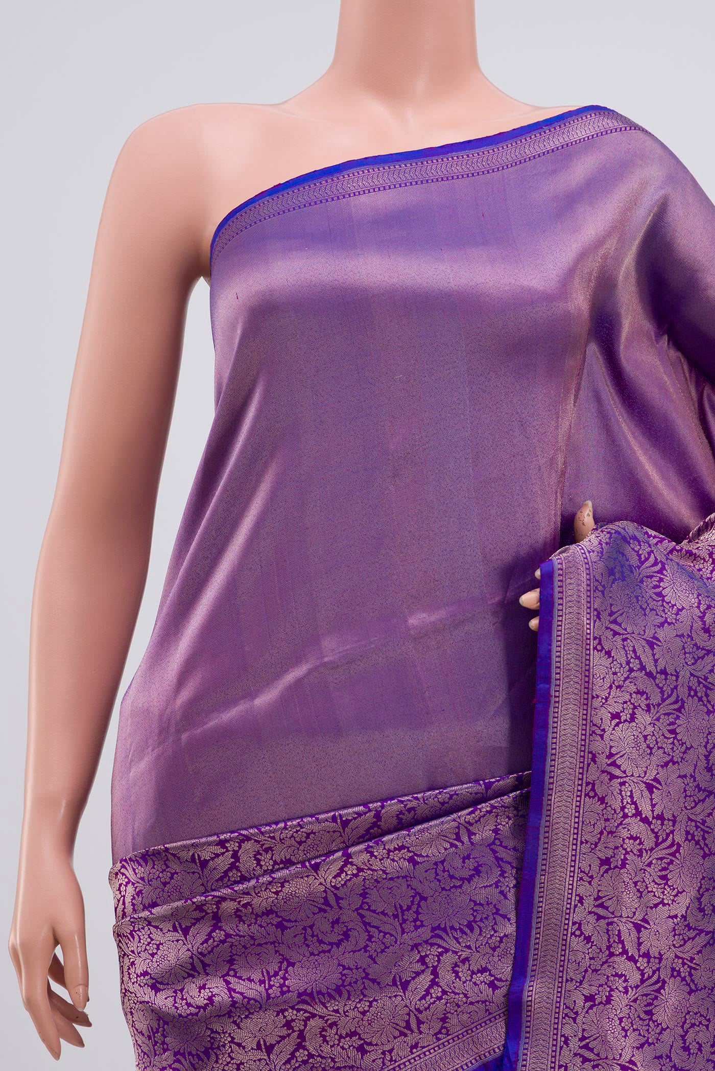Border image of Blue Banarasi Katan Silk Saree with Zari Brocade on the body and Thin Zari Line. 
