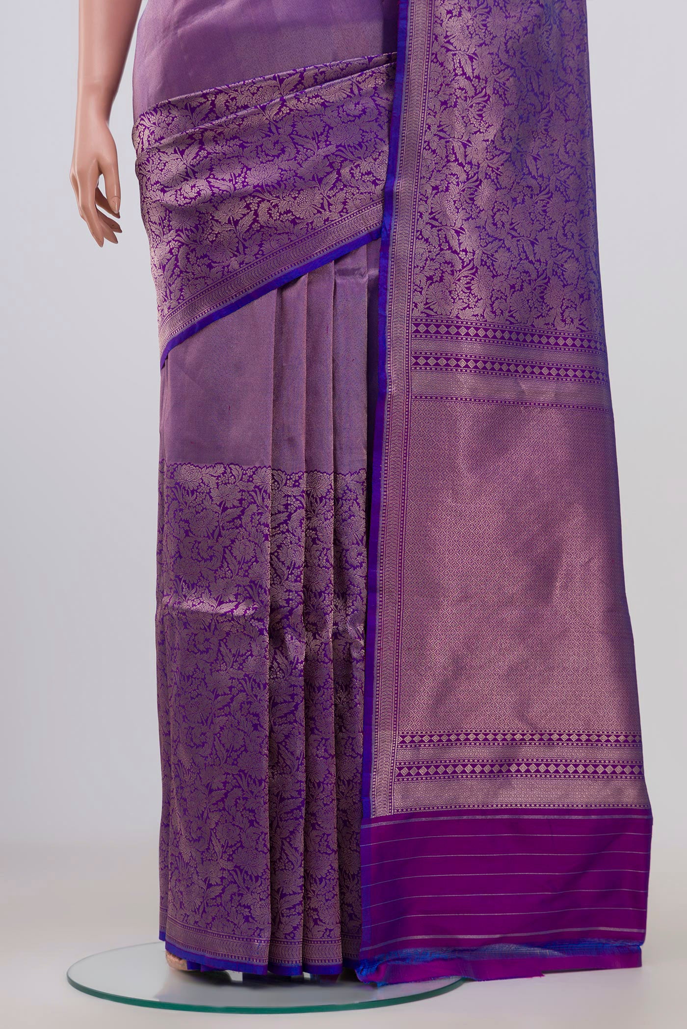 Pleats and pallu of Blue Banarasi Katan Silk Saree with Zari Brocade on the body and Thin Zari Line. 
