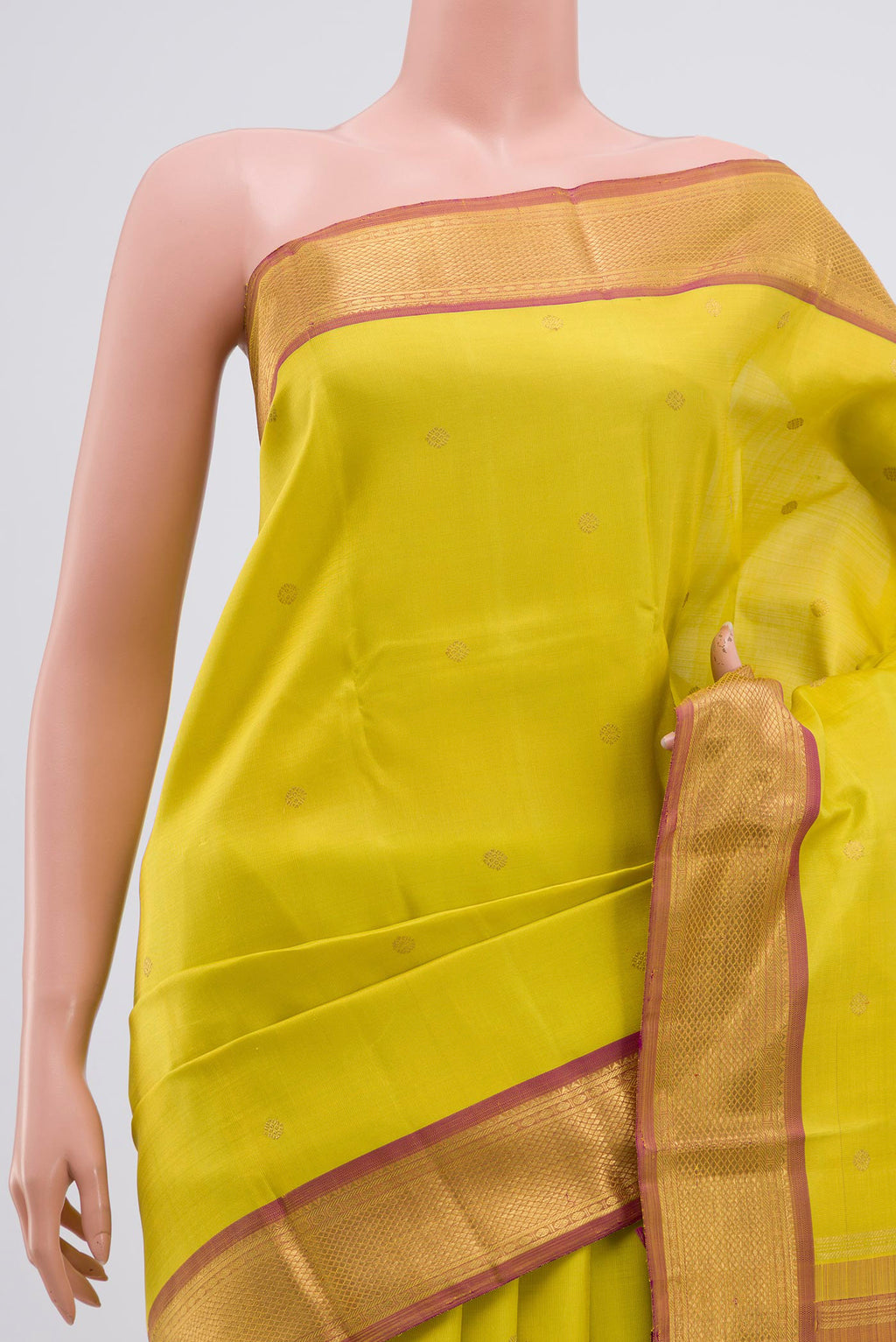 Border image of Pure Silk Pure Zari Lemon Yellow Kanjivaram Saree with Zari Butta on the body and Zari Border. 