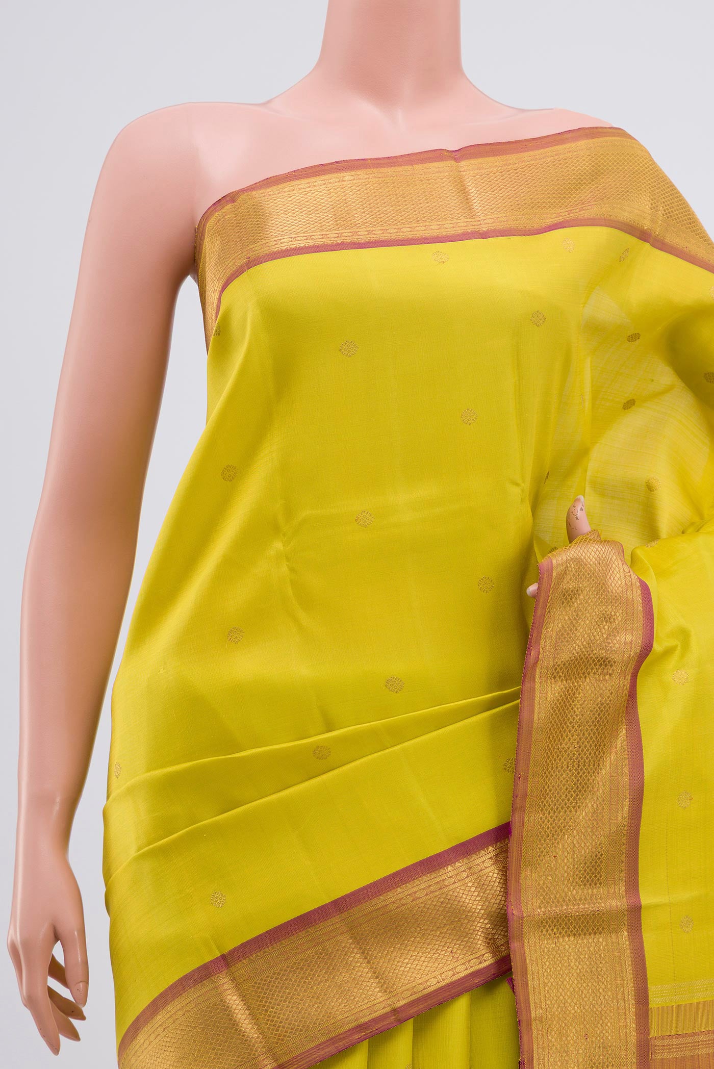 Border image of Pure Silk Pure Zari Lemon Yellow Kanjivaram Saree with Zari Butta on the body and Zari Border. 