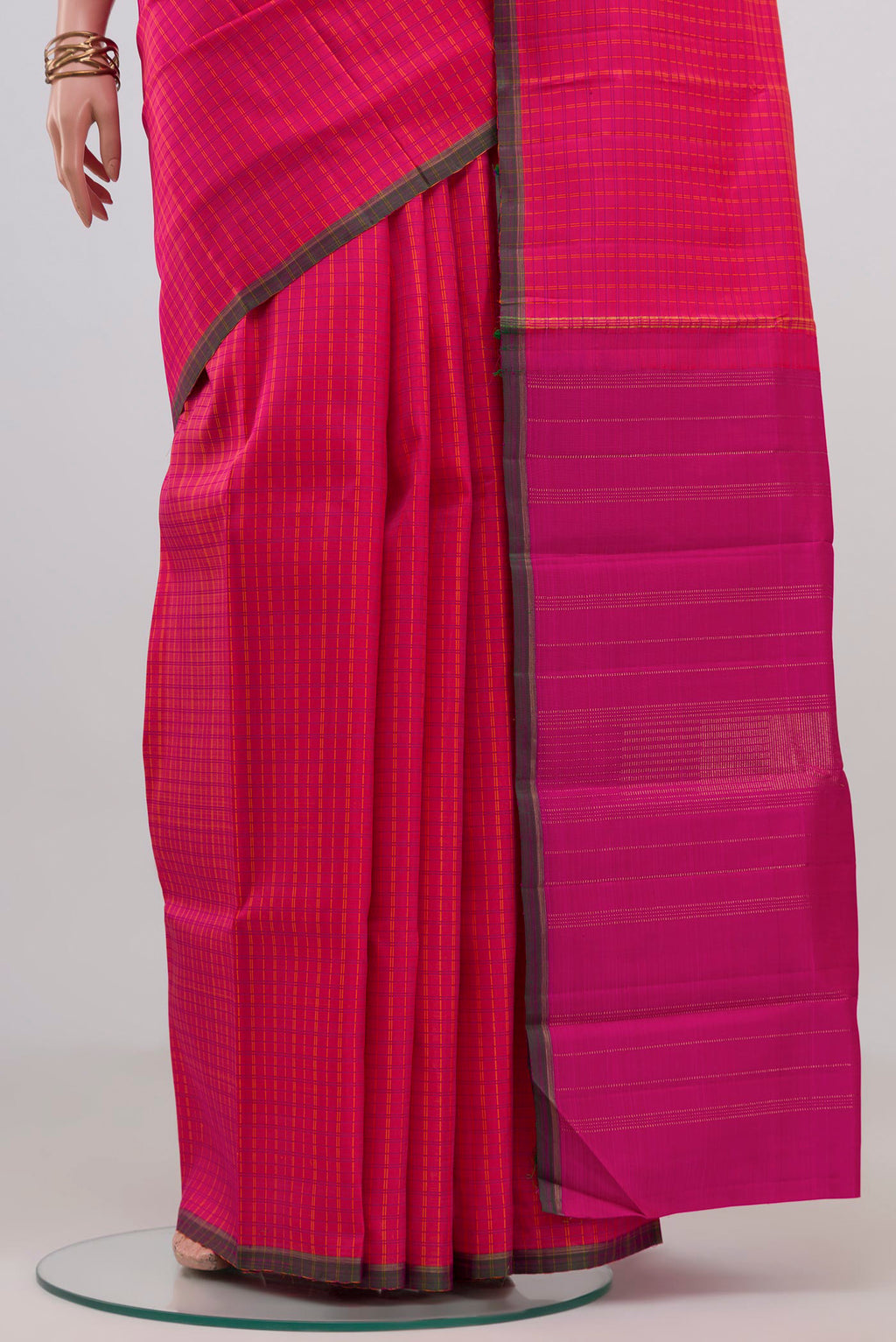 Pleats and pallu of Pink Kanjivaram Silk Saree with Checked design on the body and Without Border. 
