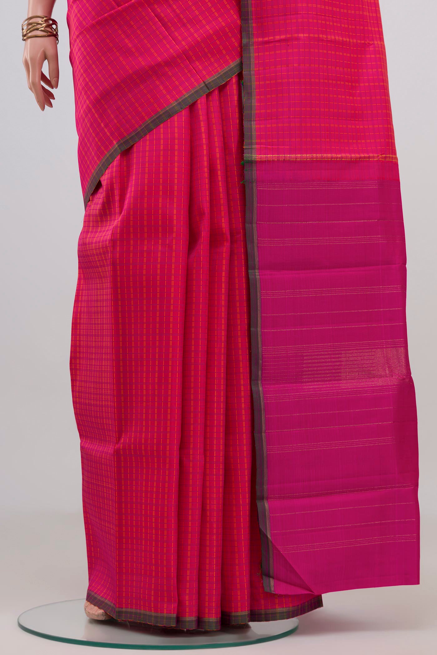 Pleats and pallu of Pink Kanjivaram Silk Saree with Checked design on the body and Without Border. 