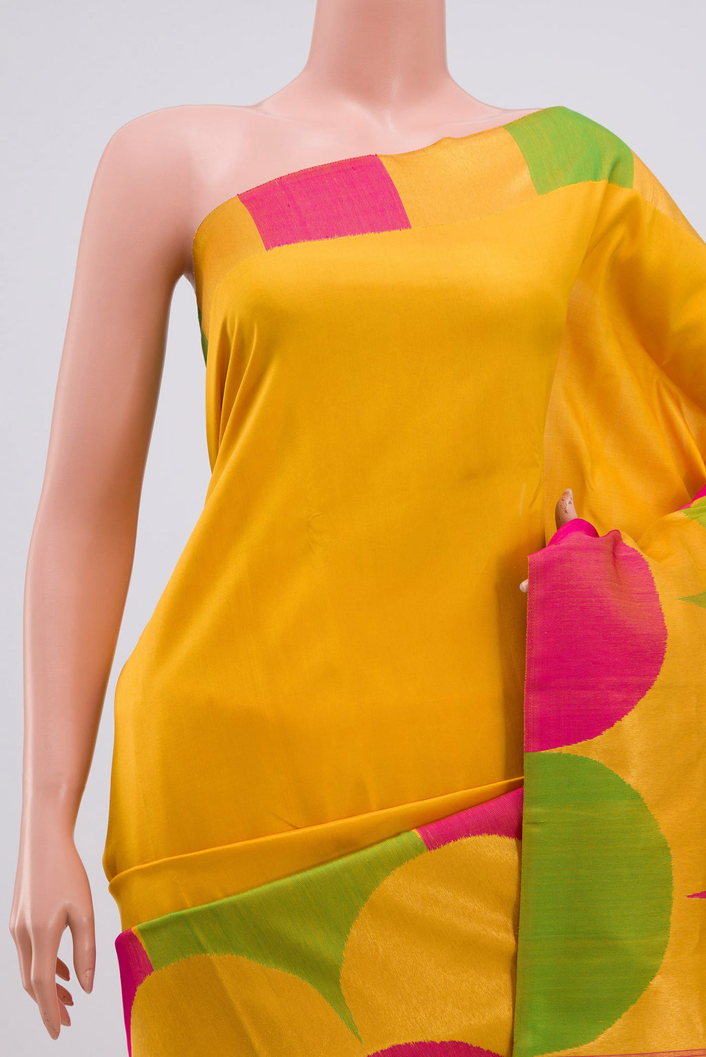 Border image of Pure Silk Pure Zari Yellow Kanchipuram Saree with Plain Body and Fancy Border. 