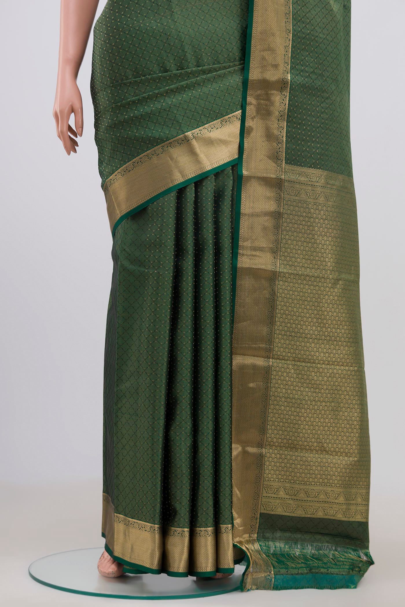 Pleats and pallu of Green Kanjivaram Saree with Zari Butta on the body and Zari Border. 