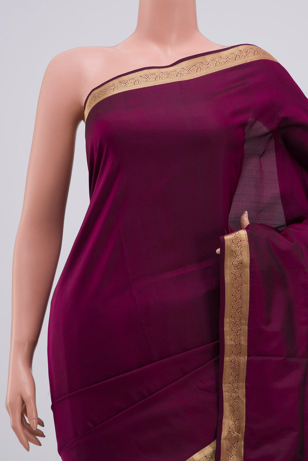 Border image of Purple Soft Silk Saree with Plain Body and Zari Border. 
