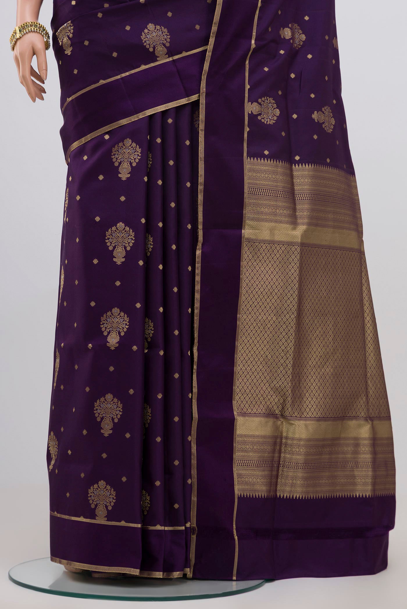 Pleats and pallu of Purple Soft Silk Saree with Zari Butta on the body and Thin Zari Line. 