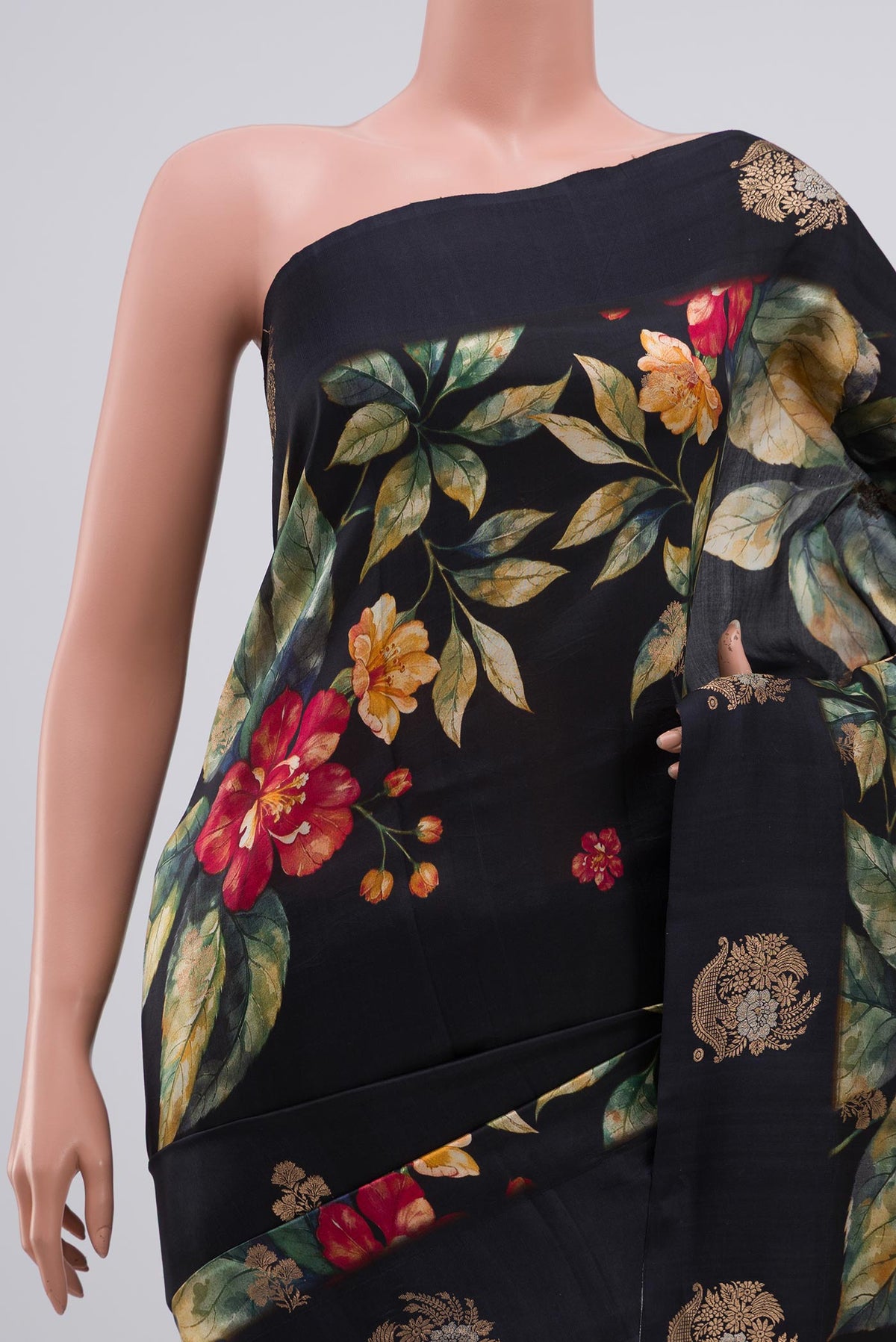 Border image of Black Banarasi Saree with Fancy on the body and Fancy Border. 