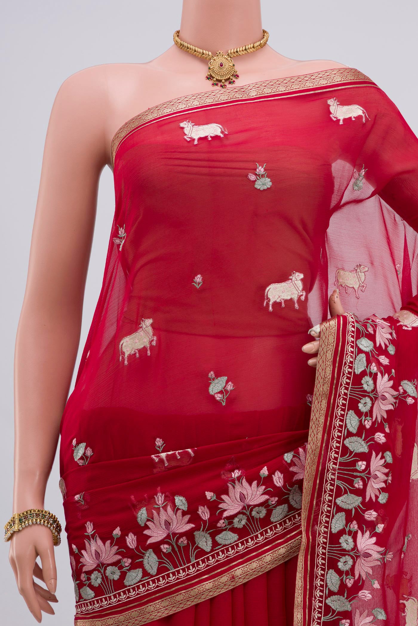 Border image of Red Chiffon Saree with Fancy on the body and Zari Border. 