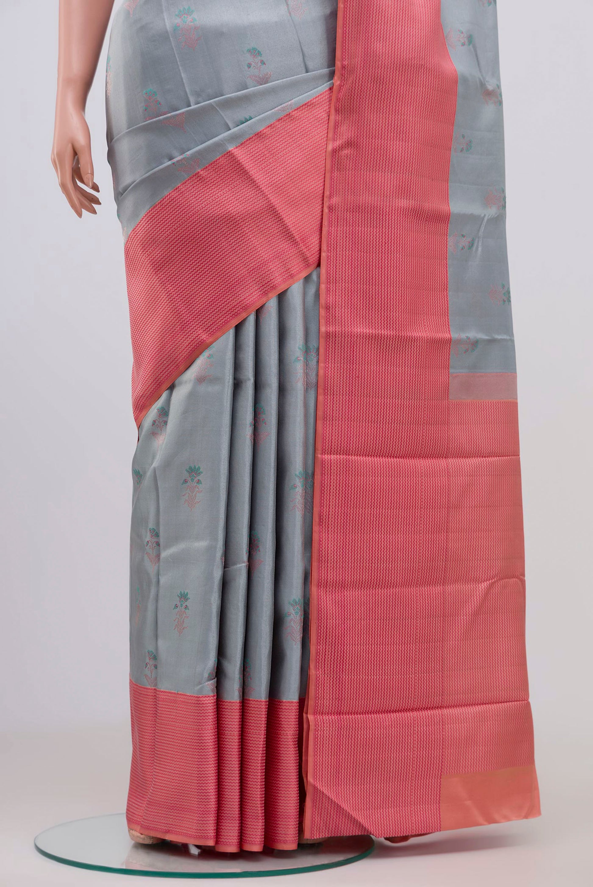 Pleats and pallu of Grey Kanchipuram Silk Saree with Zari Butta on the body and Thin Zari Line. 