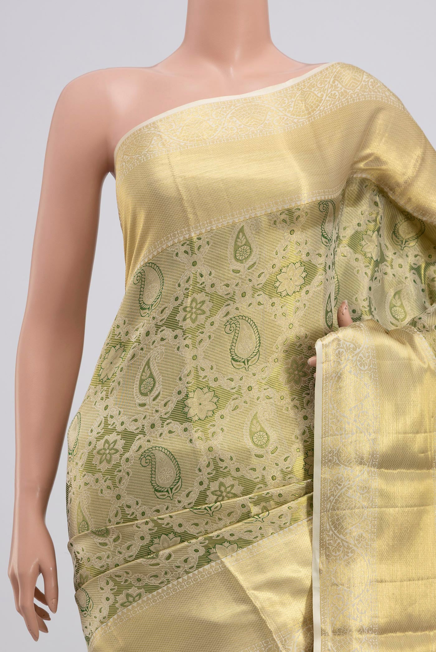 Border image of Green Kanchipuram Saree with Zari Brocade on the body and Zari Border. 