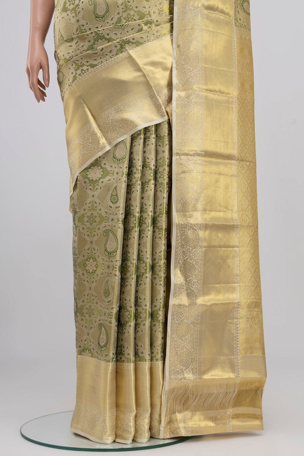 Pleats and pallu of Green Kanchipuram Saree with Zari Brocade on the body and Zari Border. 