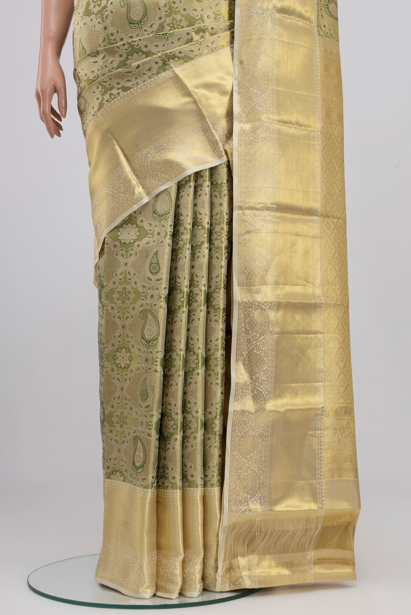 Pleats and pallu of Green Kanchipuram Saree with Zari Brocade on the body and Zari Border. 