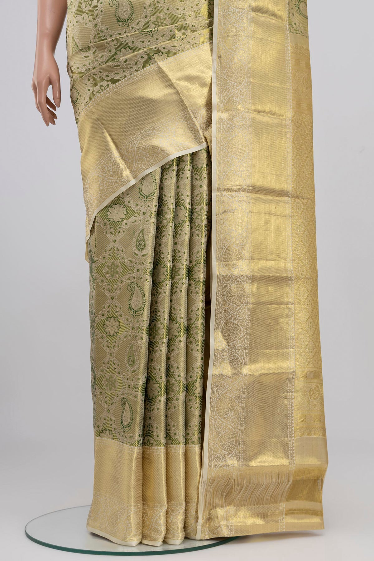 Pleats and pallu of Green Kanchipuram Saree with Zari Brocade on the body and Zari Border. 